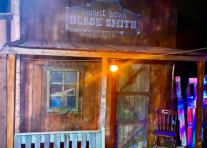 Luxe tent O.k. Corral *